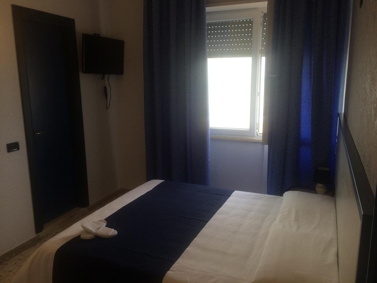 Alex & Lorenz Hotel Торваяника Экстерьер фото