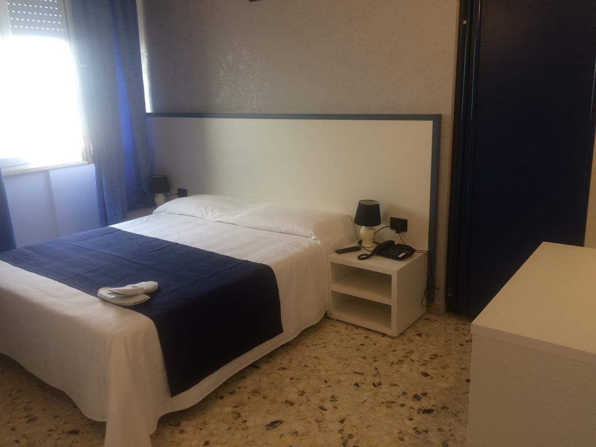 Alex & Lorenz Hotel Торваяника Экстерьер фото