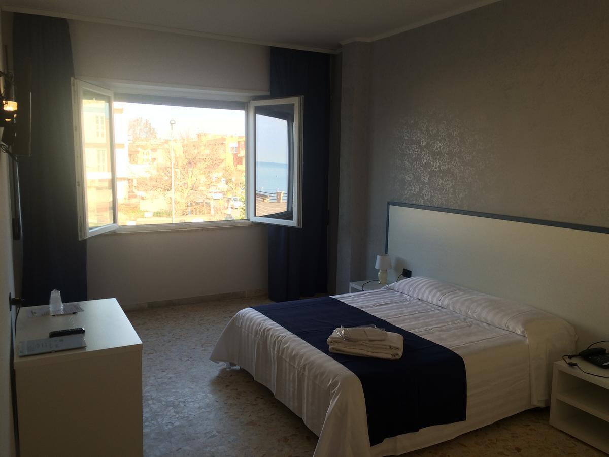 Alex & Lorenz Hotel Торваяника Экстерьер фото
