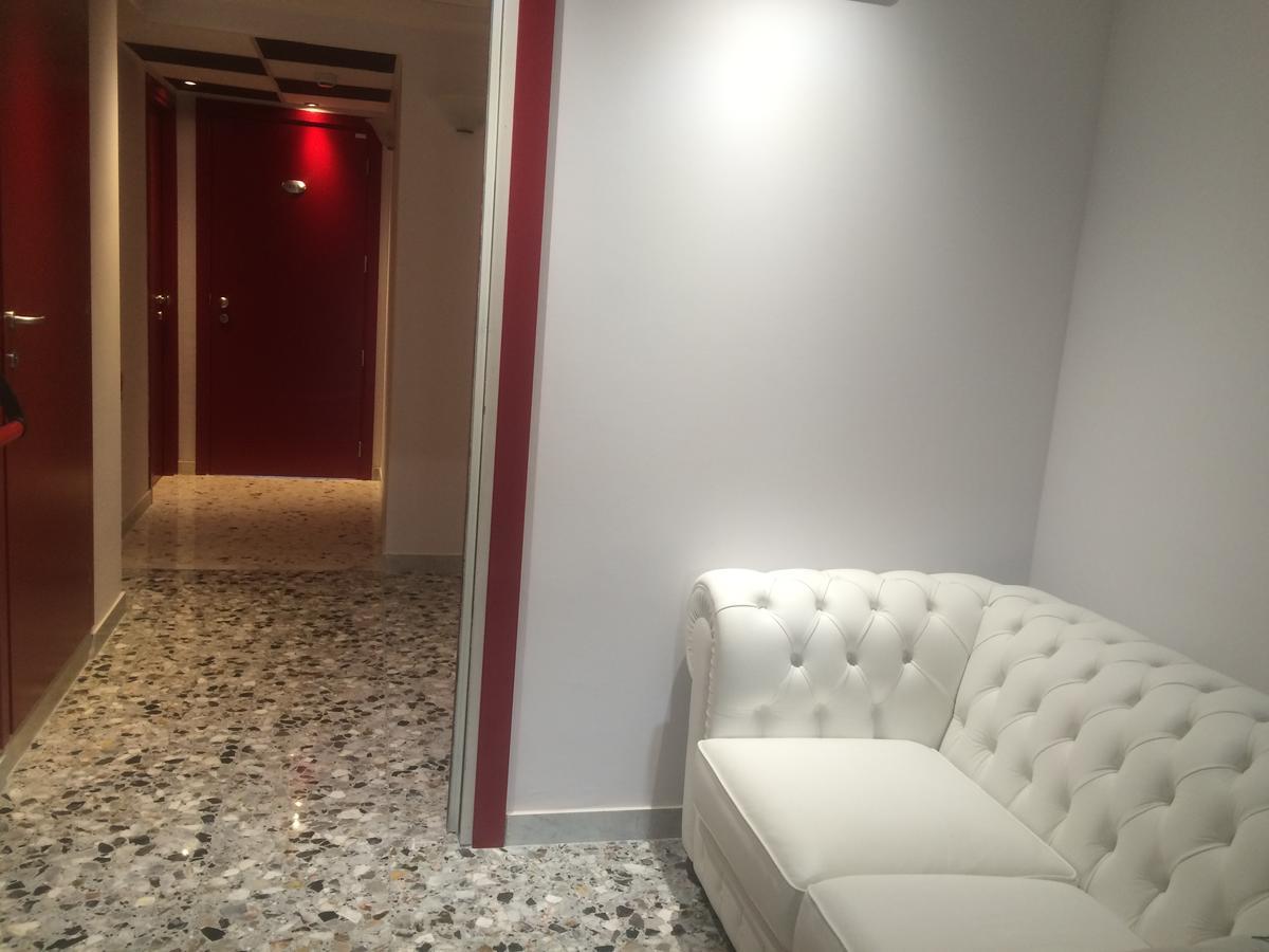 Alex & Lorenz Hotel Торваяника Экстерьер фото