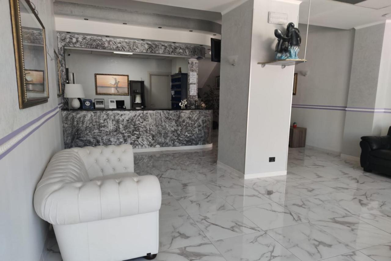 Alex & Lorenz Hotel Торваяника Экстерьер фото