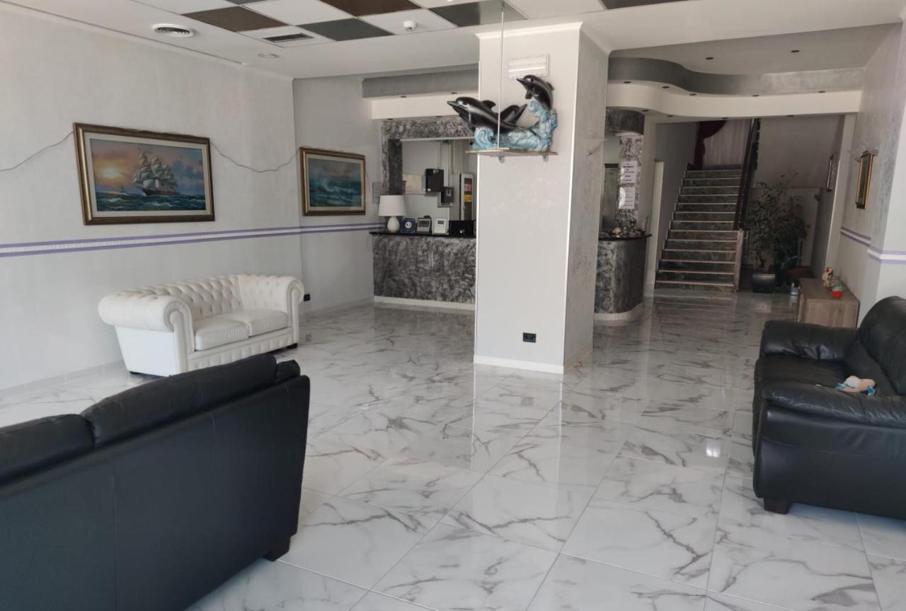 Alex & Lorenz Hotel Торваяника Экстерьер фото